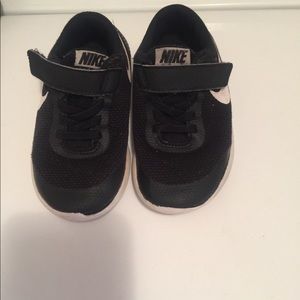 Used Boys Nike shoes 10.5 C